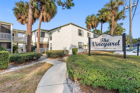 Condo in Tampa, Florida, 2 bedrooms  № 2379381 - photo 2