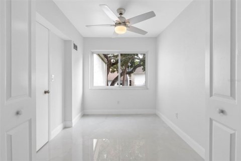 Condo in Tampa, Florida, 2 bedrooms  № 2379381 - photo 26