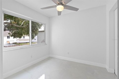 Condo in Tampa, Florida, 2 bedrooms  № 2379381 - photo 27