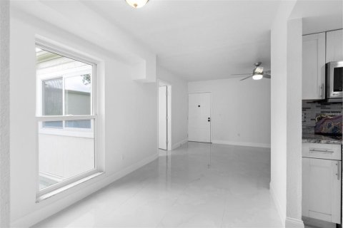 Condo in Tampa, Florida, 2 bedrooms  № 2379381 - photo 16