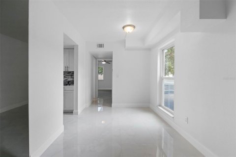 Condo in Tampa, Florida, 2 bedrooms  № 2379381 - photo 9