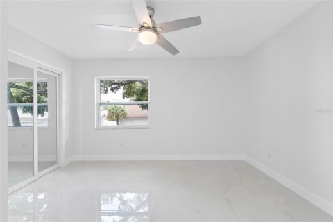 Condo in Tampa, Florida, 2 bedrooms  № 2379381 - photo 20