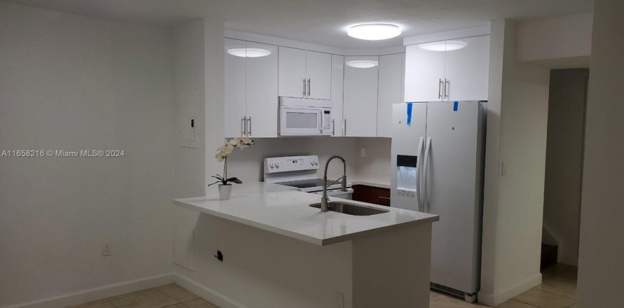 Condominio en Miami, Florida, 4 dormitorios № 1860141