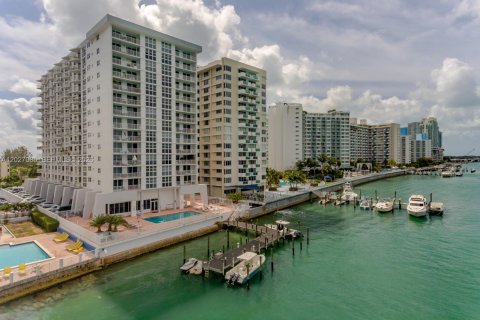 Copropriété à vendre à Miami Beach, Floride: 1 chambre, 69.68 m2 № 2154879 - photo 4