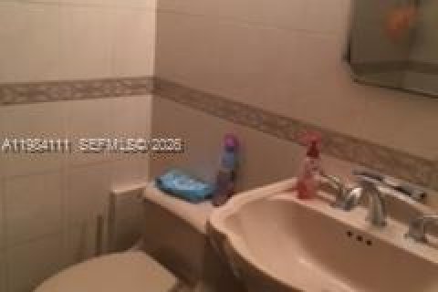 Condo in Miami, Florida  № 2050774 - photo 14