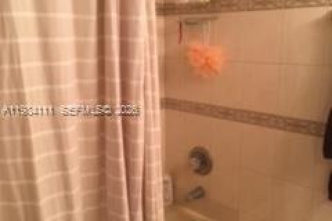 Condo in Miami, Florida  № 2050774 - photo 15
