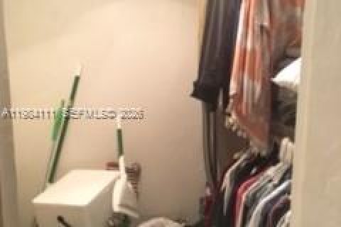 Condo in Miami, Florida  № 2050774 - photo 16