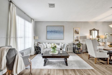 Casa en venta en Miramar, Florida, 4 dormitorios, 209.96 m2 № 2036569 - foto 10