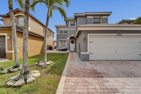 Casa en venta en Miramar, Florida, 4 dormitorios, 209.96 m2 № 2036569 - foto 3