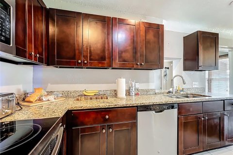 Villa ou maison à vendre à Saint Petersburg, Floride: 3 chambres, 147.34 m2 № 1916176 - photo 6