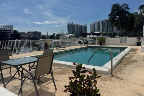 Copropriété à vendre à North Bay Village, Floride: 2 chambres, 92.9 m2 № 1880287 - photo 9