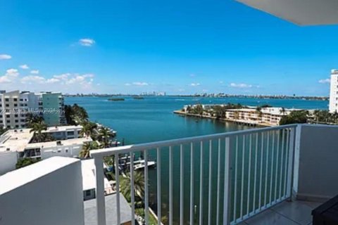 Condo in North Bay Village, Florida, 2 bedrooms  № 1880287 - photo 5