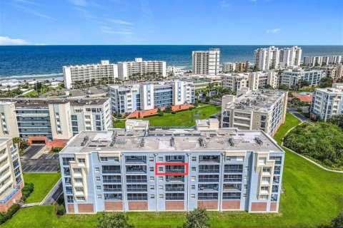 Condo in New Smyrna Beach, Florida, 3 bedrooms  № 1907618 - photo 1