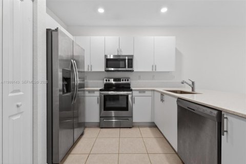 Adosado en alquiler en Homestead, Florida, 3 dormitorios, 157.47 m2 № 2066093 - foto 9