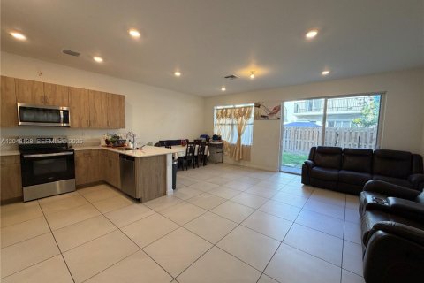 Townhouse in Homestead, Florida 4 bedrooms, 185.99 sq.m. № 2247658 - photo 2