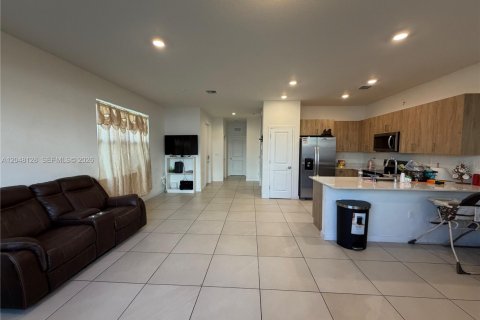 Townhouse in Homestead, Florida 4 bedrooms, 185.99 sq.m. № 2247658 - photo 4