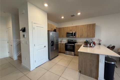 Townhouse in Homestead, Florida 4 bedrooms, 185.99 sq.m. № 2247658
