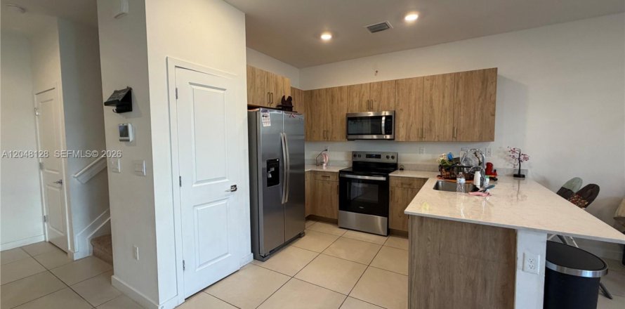 Townhouse in Homestead, Florida 4 bedrooms, 185.99 sq.m. № 2247658