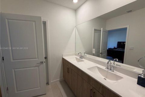 Townhouse in Homestead, Florida 4 bedrooms, 185.99 sq.m. № 2247658 - photo 9