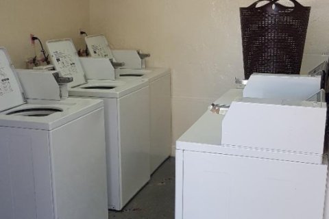 Apartment in Miami Gardens, Florida 2 bedrooms, 2323.11 sq.m. № 1155764 - photo 1