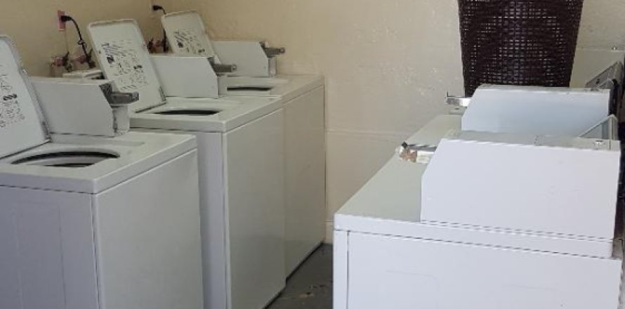 Apartment in Miami Gardens, Florida 2 bedrooms, 2323.11 sq.m. № 1155764