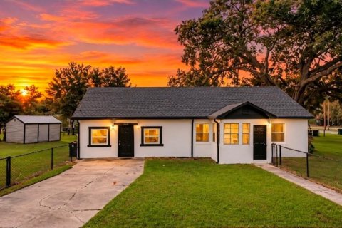 House in Auburndale, Florida 3 bedrooms, 129.6 sq.m. № 2394066