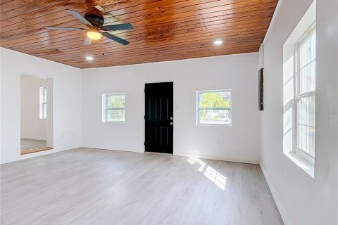 House in Auburndale, Florida 3 bedrooms, 129.6 sq.m. № 2394066 - photo 16