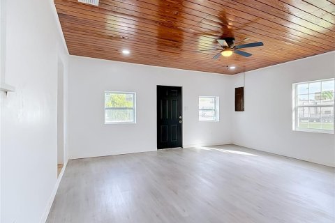 House in Auburndale, Florida 3 bedrooms, 129.6 sq.m. № 2394066 - photo 14