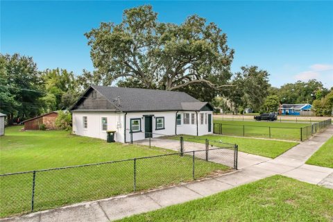 House in Auburndale, Florida 3 bedrooms, 129.6 sq.m. № 2394066 - photo 11