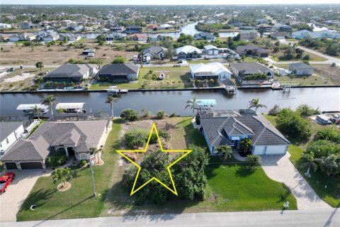 Terreno en venta en Port Charlotte, Florida № 1521178 - foto 1