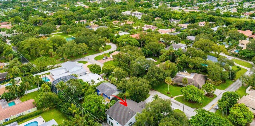 House in Boca Raton, Florida 4 bedrooms, 305.28 sq.m. № 932426