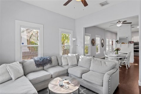 House in Tampa, Florida 3 bedrooms, 144.09 sq.m. № 1654888 - photo 14