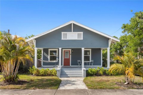 House in Tampa, Florida 3 bedrooms, 144.09 sq.m. № 1654888 - photo 1