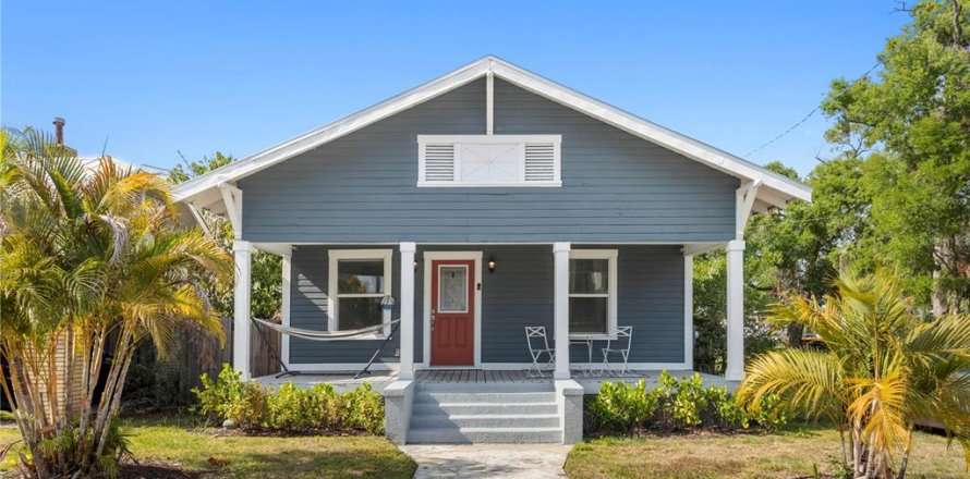 House in Tampa, Florida 3 bedrooms, 144.09 sq.m. № 1654888