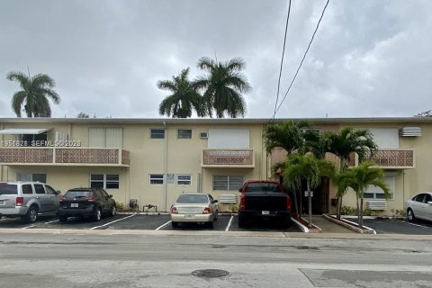 Condominio en venta en North Miami, Florida, 1 dormitorio, 55.74 m2 № 2006071 - foto 8