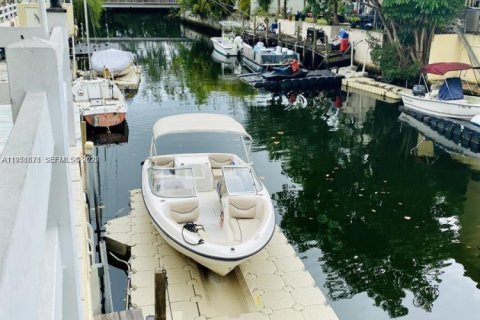 Condominio en venta en North Miami, Florida, 1 dormitorio, 55.74 m2 № 2006071 - foto 5