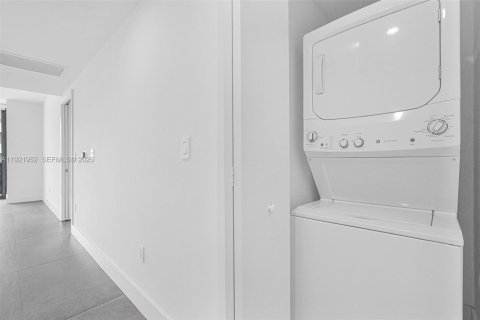 Copropriété à louer à Miami, Floride: 2 chambres, 80.64 m2 № 1976872 - photo 27