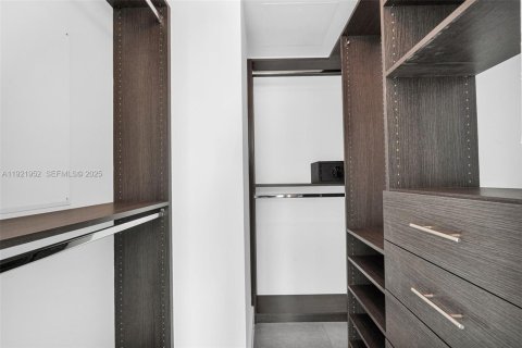 Copropriété à louer à Miami, Floride: 2 chambres, 80.64 m2 № 1976872 - photo 16