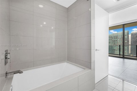 Copropriété à louer à Miami, Floride: 2 chambres, 80.64 m2 № 1976872 - photo 17