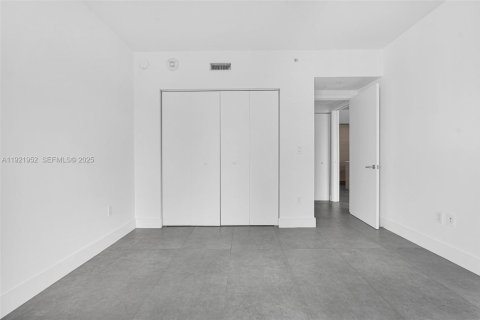 Copropriété à louer à Miami, Floride: 2 chambres, 80.64 m2 № 1976872 - photo 24