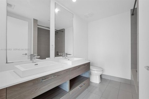Copropriété à louer à Miami, Floride: 2 chambres, 80.64 m2 № 1976872 - photo 18