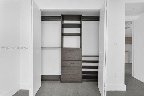 Copropriété à louer à Miami, Floride: 2 chambres, 80.64 m2 № 1976872 - photo 25