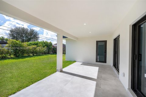 House in Miami, Florida 4 bedrooms, 149.2 sq.m. № 2001643 - photo 7