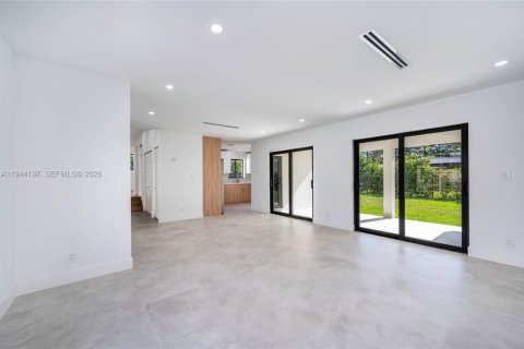 House in Miami, Florida 4 bedrooms, 149.2 sq.m. № 2001643 - photo 19