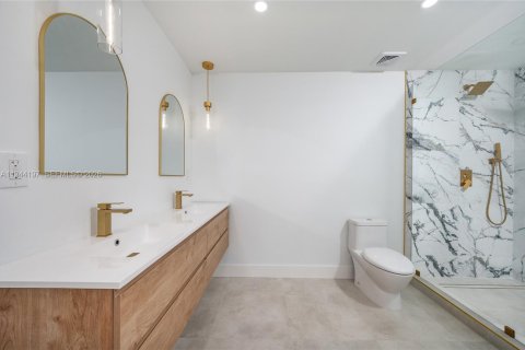 House in Miami, Florida 4 bedrooms, 149.2 sq.m. № 2001643 - photo 27