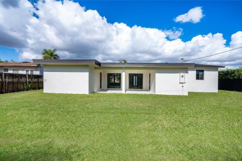 House in Miami, Florida 4 bedrooms, 149.2 sq.m. № 2001643 - photo 8
