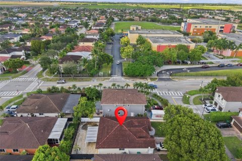 House in Miami, Florida 3 bedrooms, 154.96 sq.m. № 2429919 - photo 29
