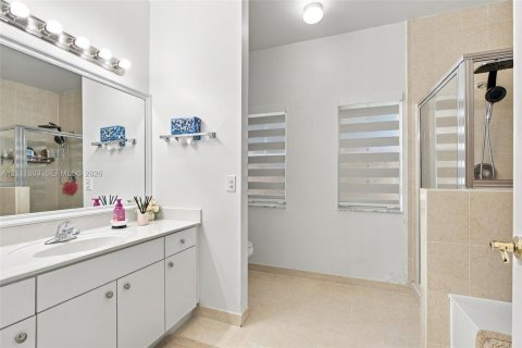 House in Miami, Florida 3 bedrooms, 154.96 sq.m. № 2429919 - photo 14