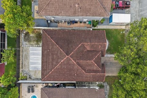 House in Miami, Florida 3 bedrooms, 154.96 sq.m. № 2429919 - photo 27