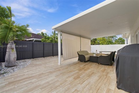 House in Miami, Florida 3 bedrooms, 154.96 sq.m. № 2429919 - photo 22